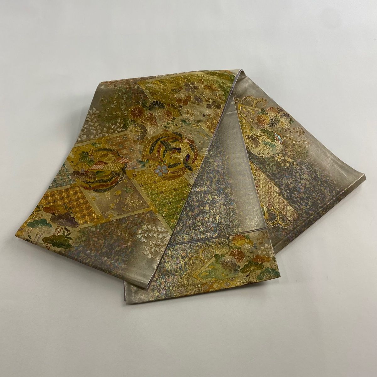 美品】 袋帯 名品 鳳凰 草花 螺鈿 金彩 金色 お太鼓柄 正絹 【中古