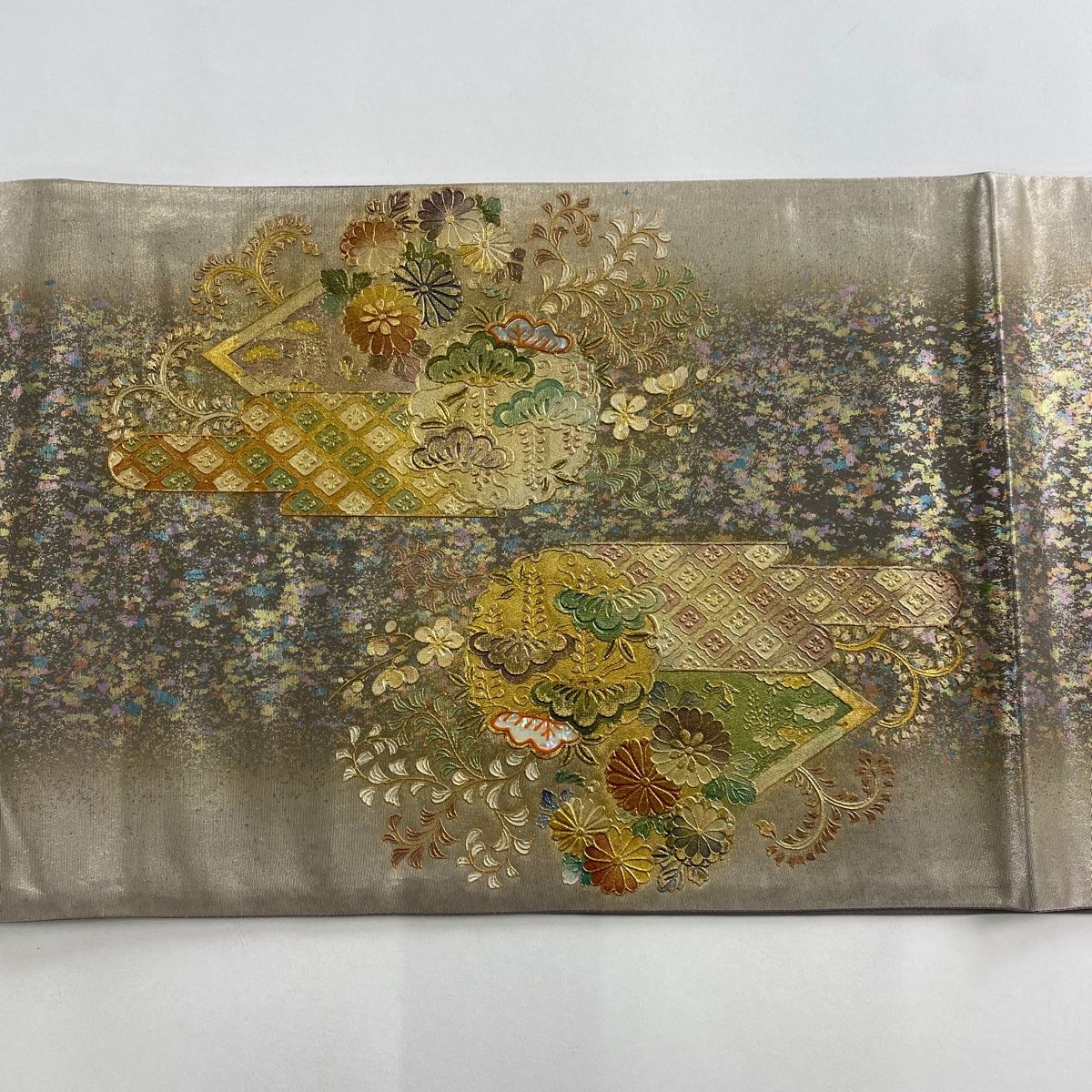 美品】 袋帯 名品 鳳凰 草花 螺鈿 金彩 金色 お太鼓柄 正絹 【中古