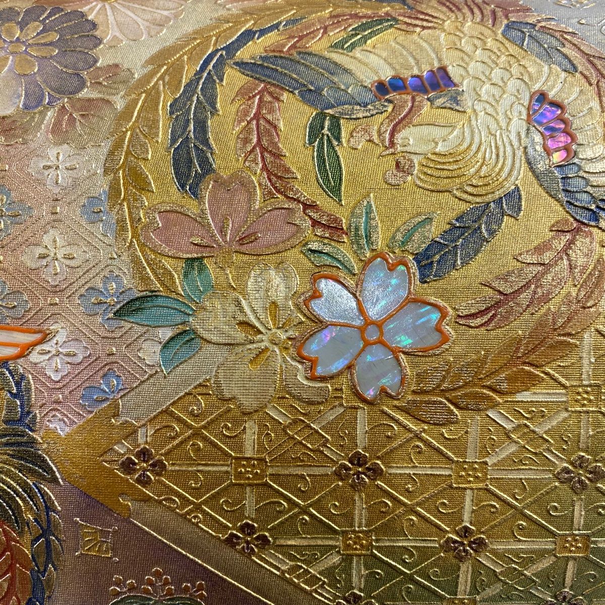 美品】 袋帯 名品 鳳凰 草花 螺鈿 金彩 金色 お太鼓柄 正絹 【中古