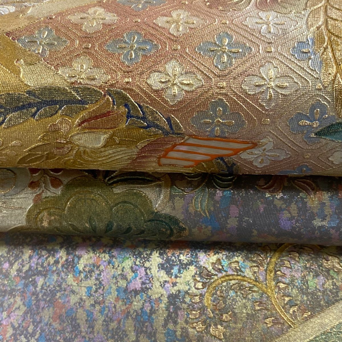 美品】 袋帯 名品 鳳凰 草花 螺鈿 金彩 金色 お太鼓柄 正絹 【中古