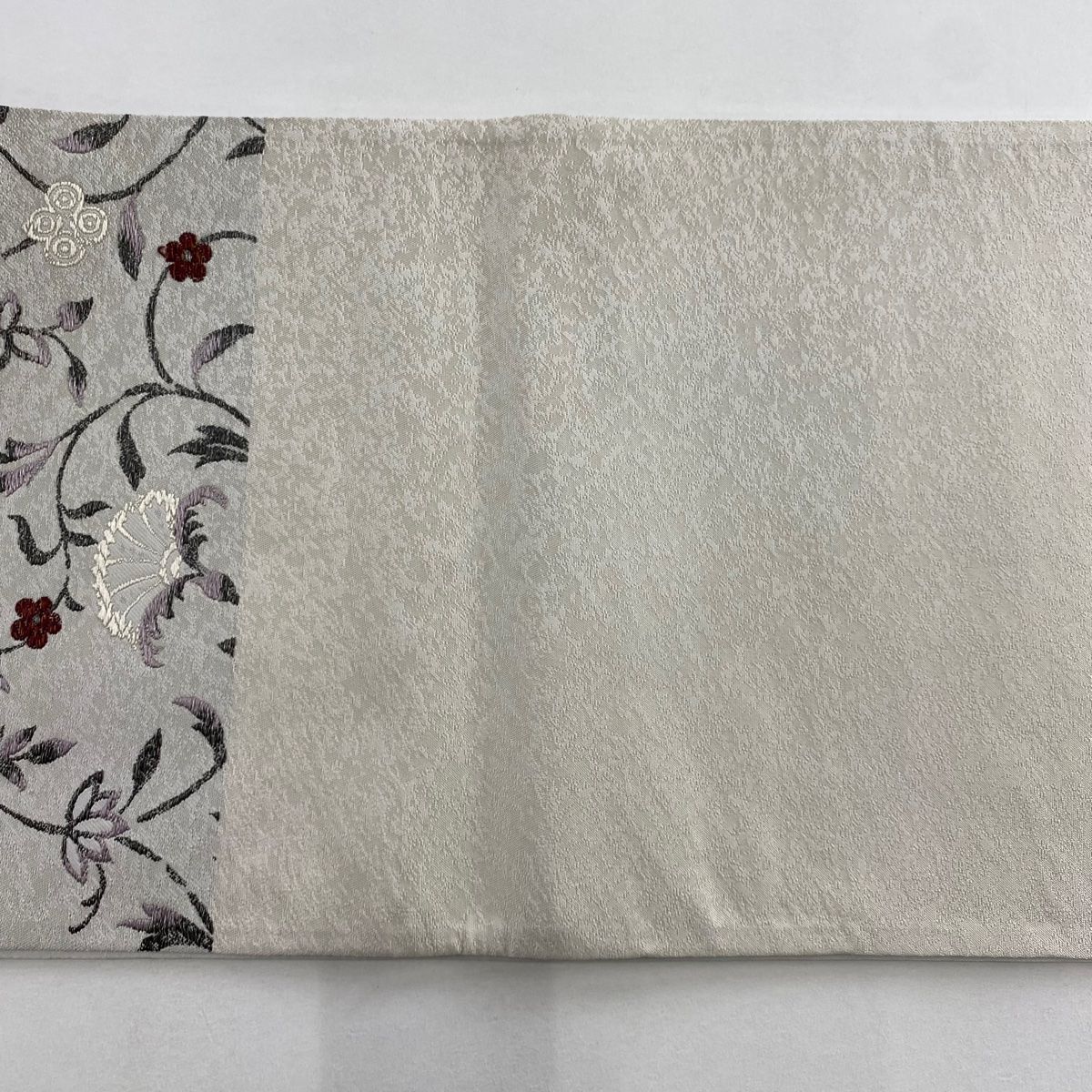 美品】 袋帯 名品 花唐草 銀糸 唐織 灰白 六通 正絹 【中古】 - メルカリ