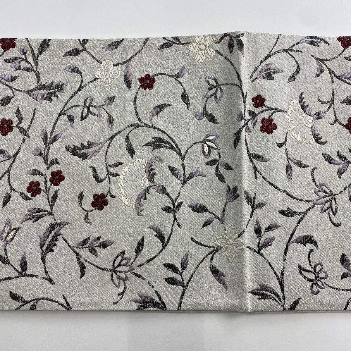 美品】 袋帯 名品 花唐草 銀糸 唐織 灰白 六通 正絹 【中古】 - メルカリ