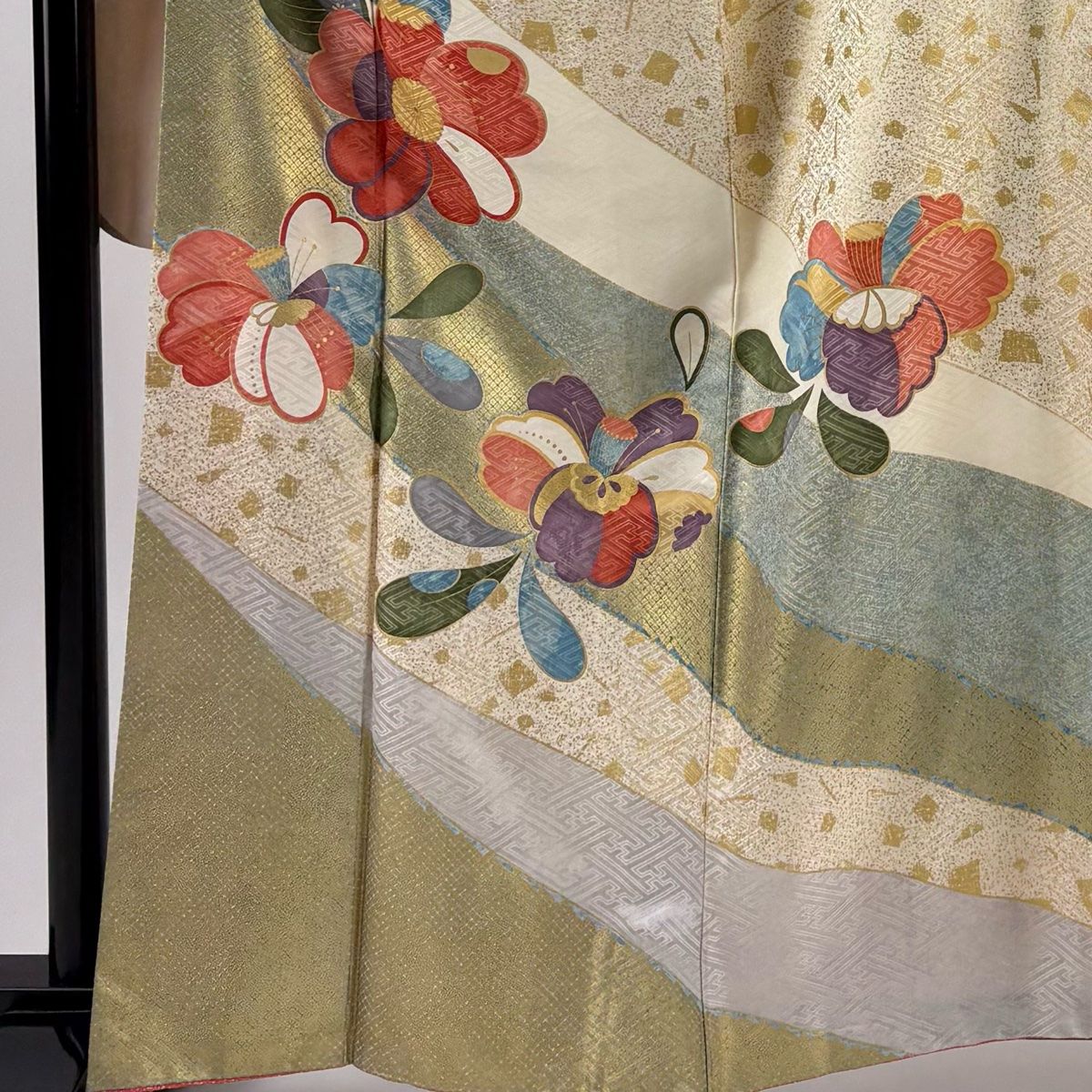 振袖 身丈161 cm 裄丈67.5 L 袷 落款 椿 桜 金彩 染め分け 水色 正絹 秀品