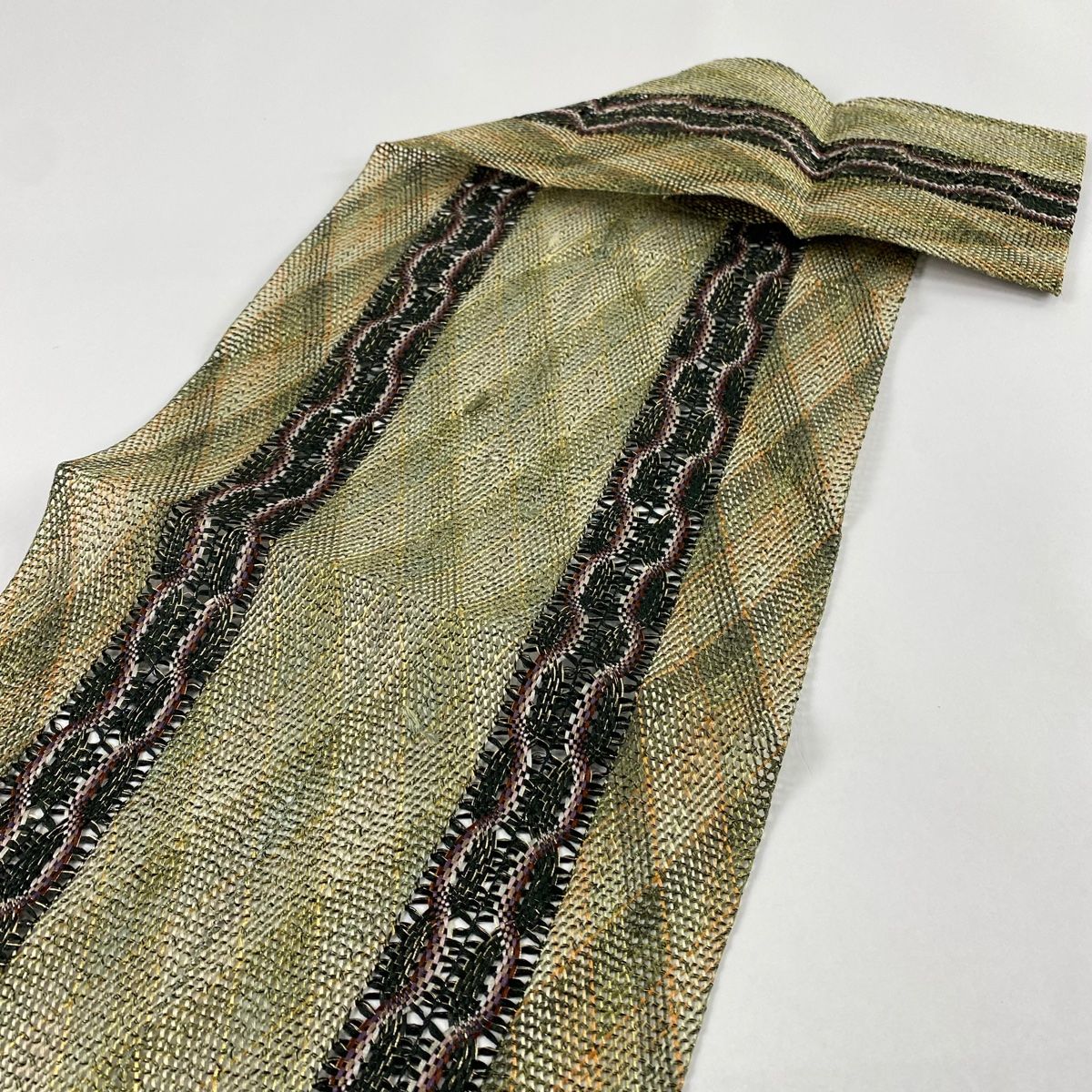  名古屋帯 秀品 夏帯 八寸名古屋帯 松葉仕立て やまと 葉と実 縞 刺繍 金通し 茶緑色 正絹 名古屋帯 帯