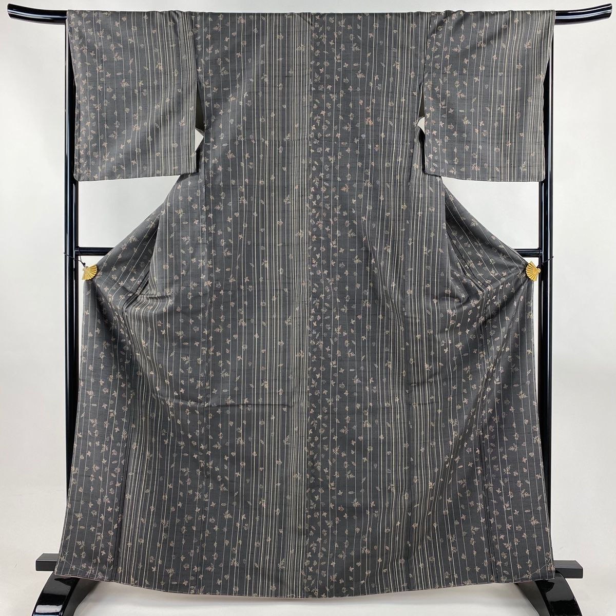 お召 身丈165.5 cm 裄丈66 M 袷 縦縞 葉柄 灰色 正絹