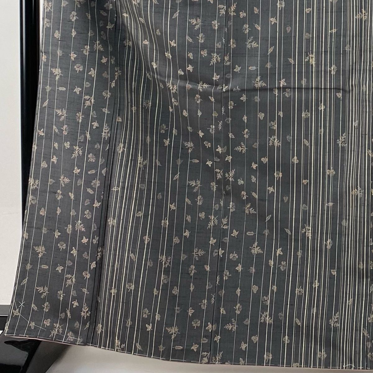 お召 身丈165.5 cm 裄丈66 M 袷 縦縞 葉柄 灰色 正絹