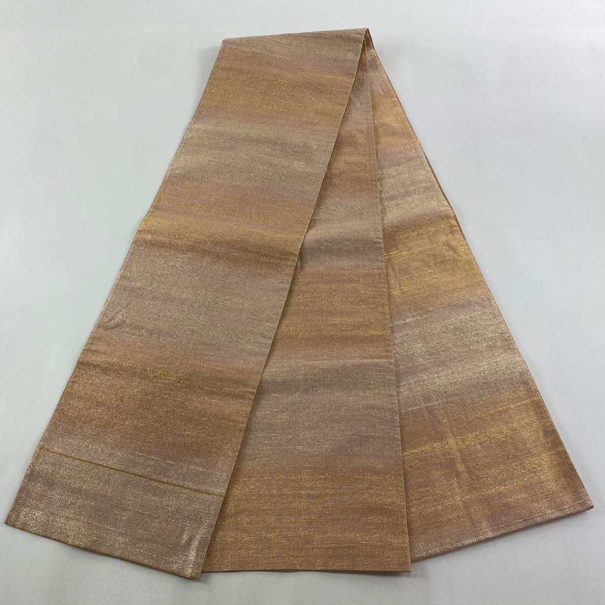 美品】 袋帯 逸品 桝屋高尾 落款 ねん金綴錦 関西仕立て 段霞文 金糸