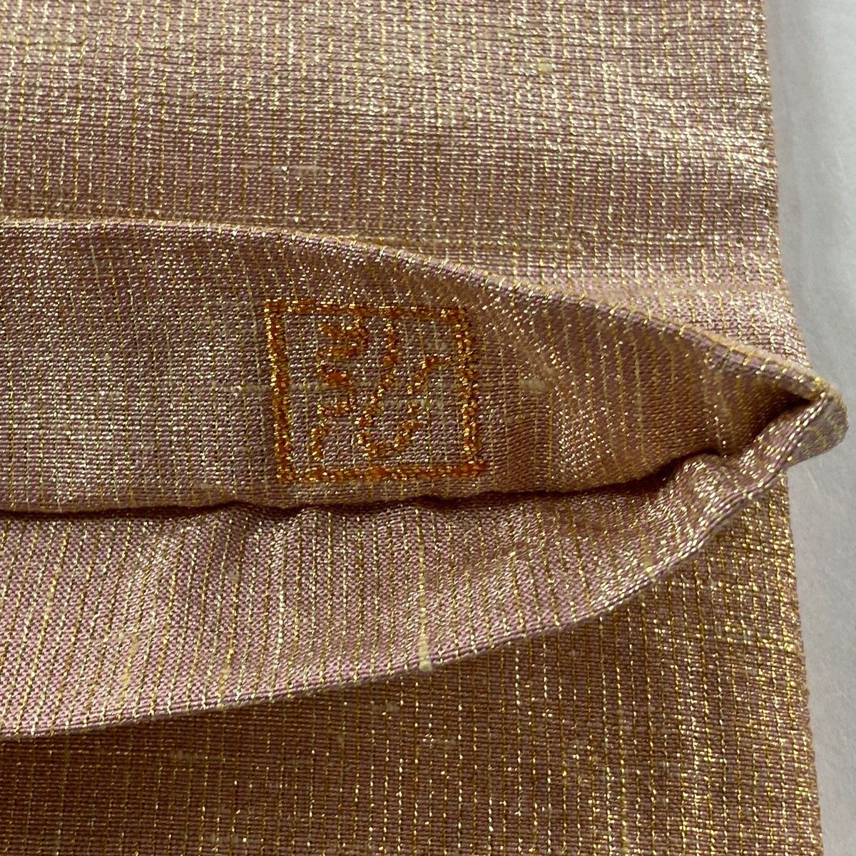 美品】 袋帯 逸品 桝屋高尾 落款 ねん金綴錦 関西仕立て 段霞文 金糸