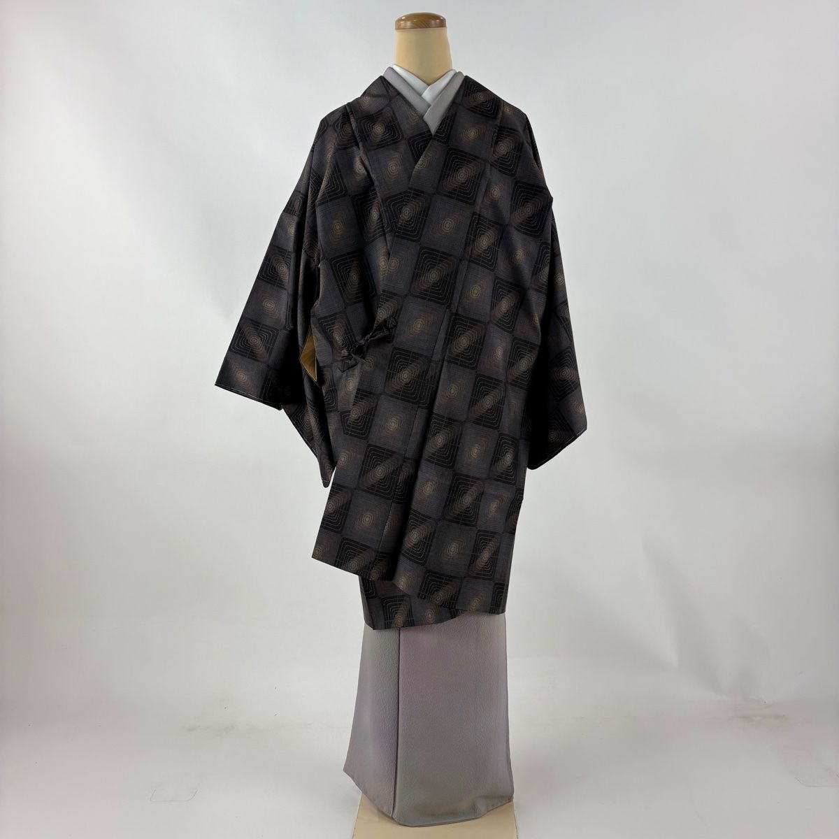 道中着 身丈101 cm 裄丈67 M 和装コート 紬地 ほていや 渦巻き 幾何学 焦茶色 正絹 秀品