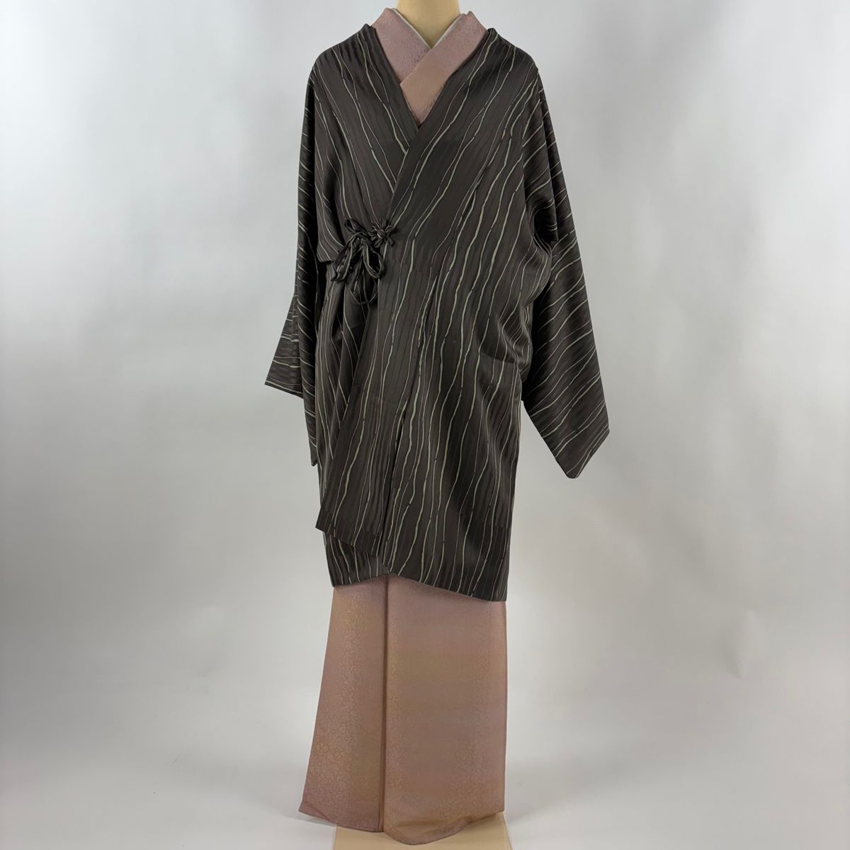 道中着 身丈96 cm 裄丈65 M 和装コート よろけ縞 地紋 焦茶色 正絹 秀品