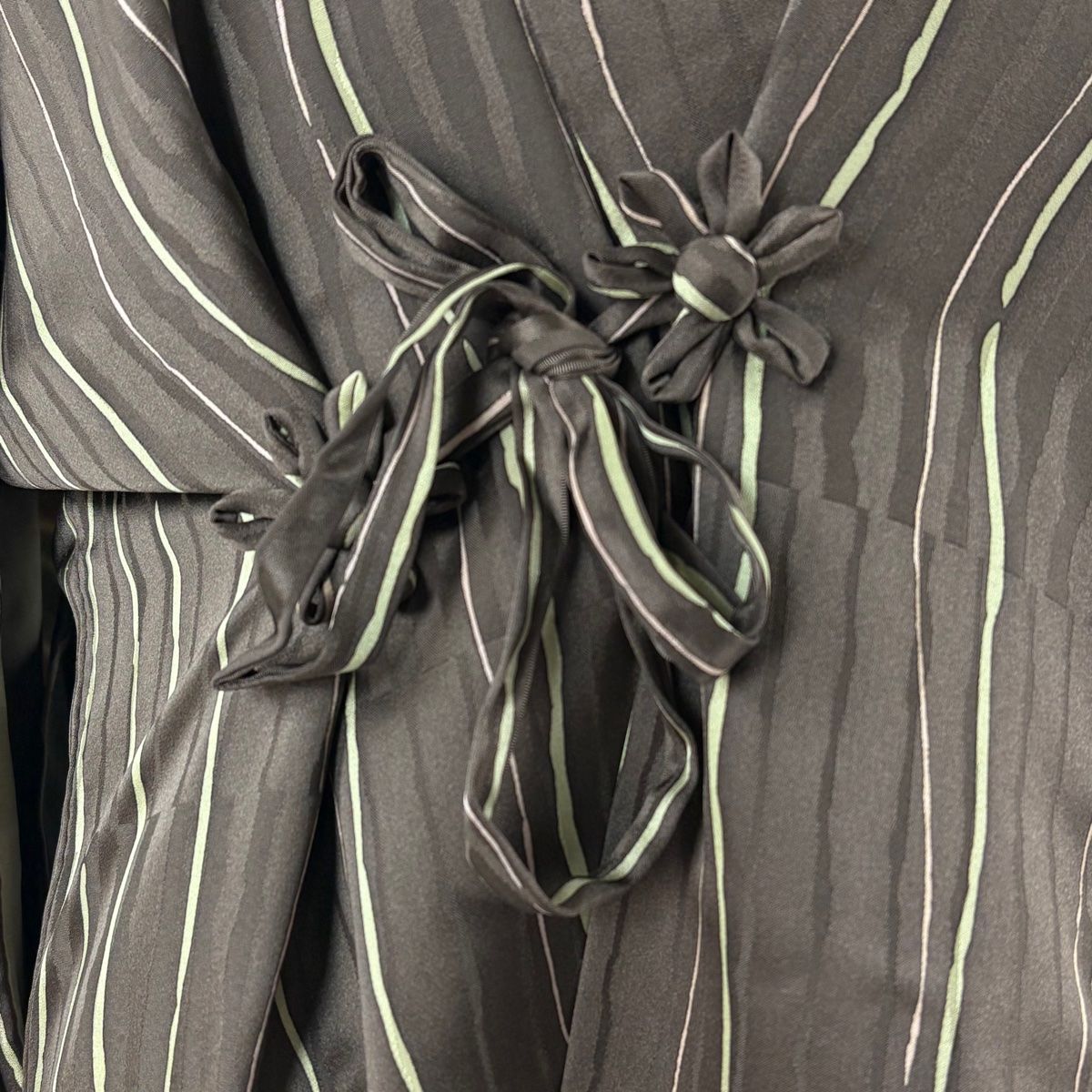  道中着 身丈96 cm 裄丈65 M 和装コート よろけ縞 地紋 焦茶色 正絹 秀品 羽織 着物 浴衣