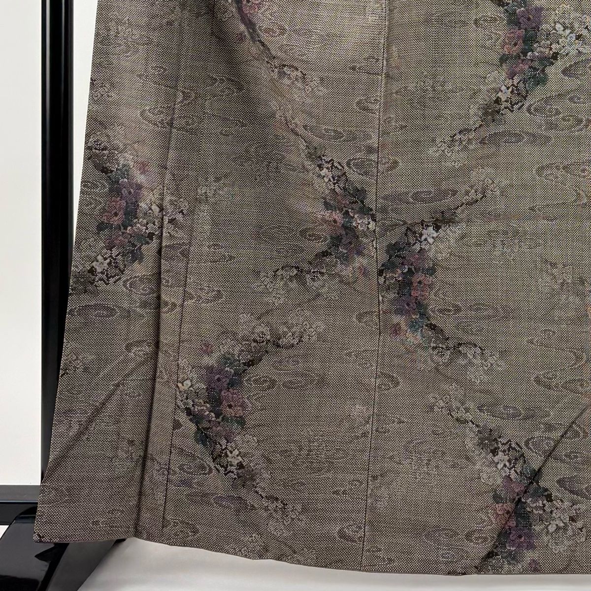 大島紬 身丈164.5 cm 裄丈66.5 M 袷 純泥染 証紙 草花 観世水 焦茶色 正絹 秀品