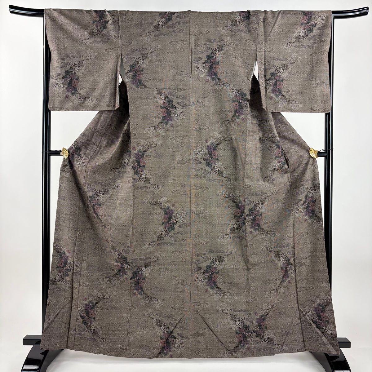 大島紬 身丈164.5 cm 裄丈66.5 M 袷 純泥染 証紙 草花 観世水 焦茶色 正絹 秀品