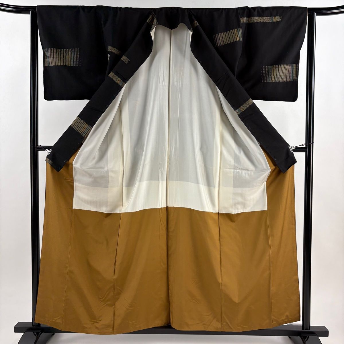  小紋 身丈159 cm 裄丈63 S 袷 紬地 幾何学模様 絞り 黒 正絹 秀品 小紋 着物