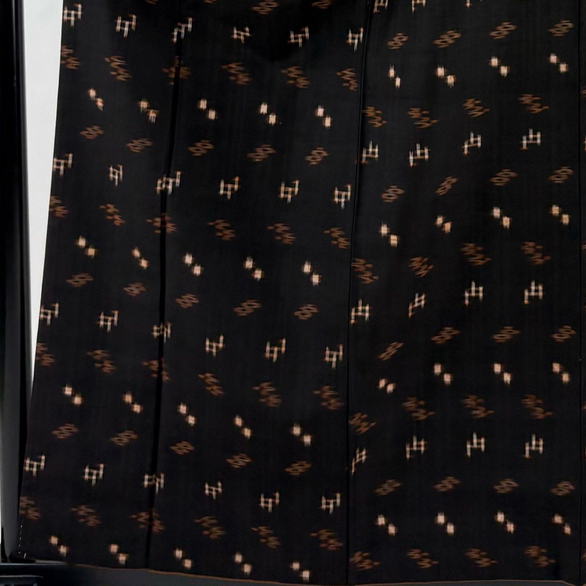 紬 身丈159 5 cm 裄丈62 S 袷 燕 幾何学模様 墨色 正絹 秀品