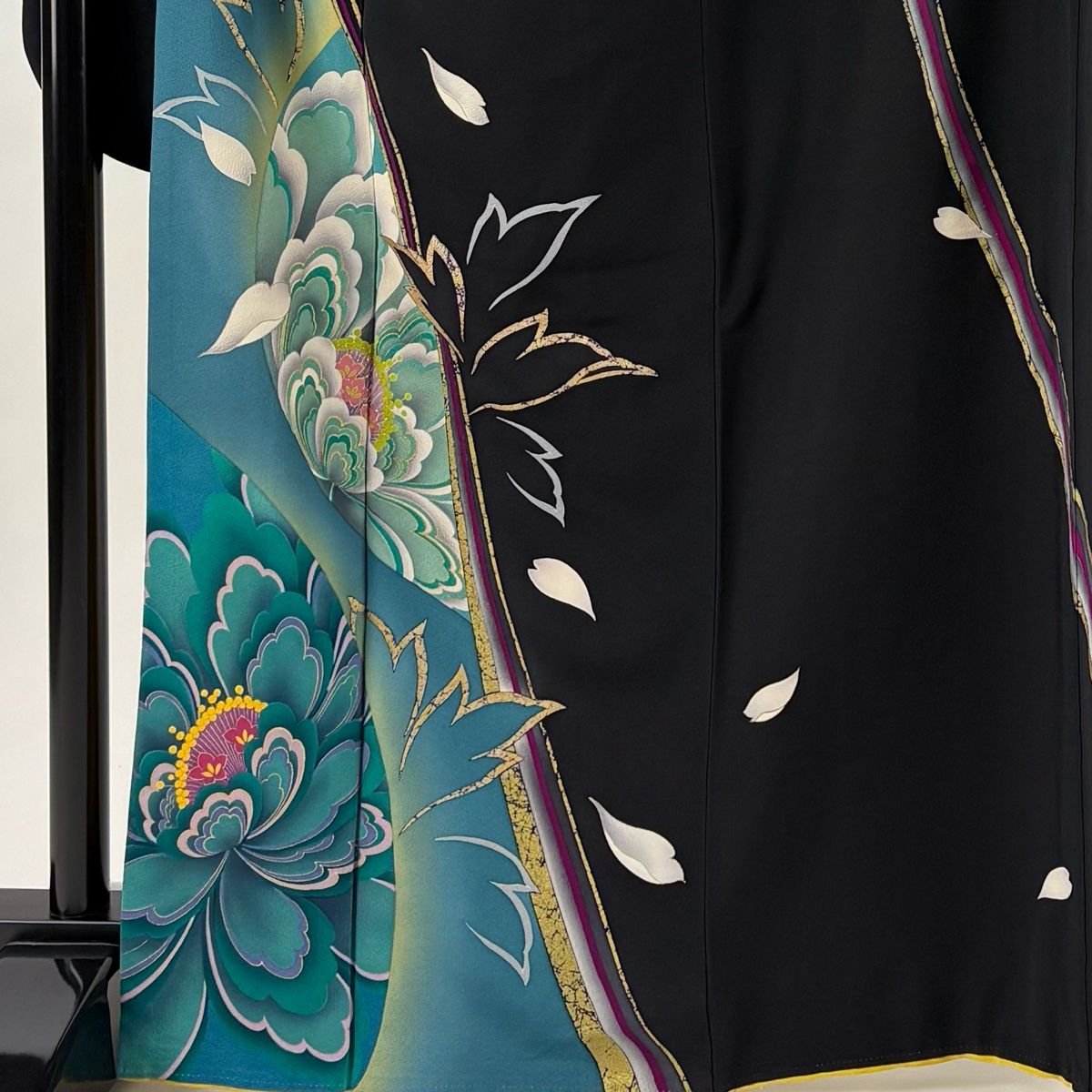 振袖 身丈167 cm 裄丈70 L 袷 草花 花びら 箔 金彩 黒 正絹 秀品
