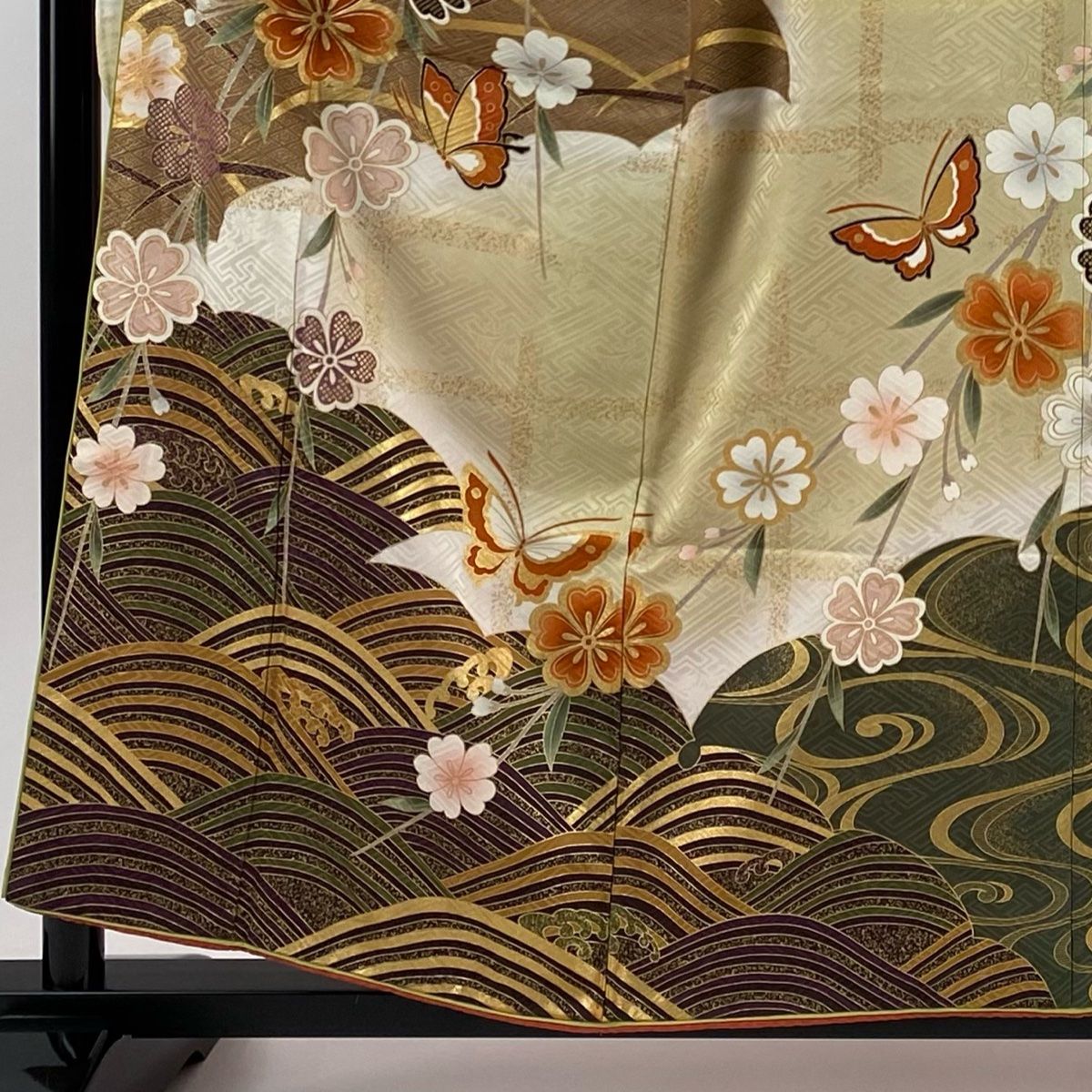 振袖 身丈158 cm 裄丈63 5 S 袷 やまと 落款 桜 蝶 金彩 ぼかし ベージュ 正絹 秀品