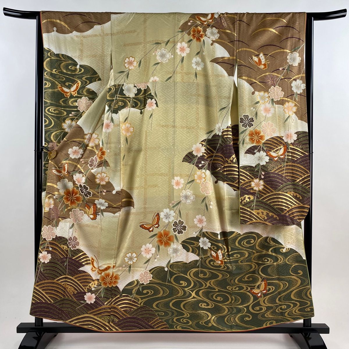 振袖 身丈158 cm 裄丈63.5 S 袷 やまと 落款 桜 蝶 金彩 ぼかし ベージュ 正絹 秀品