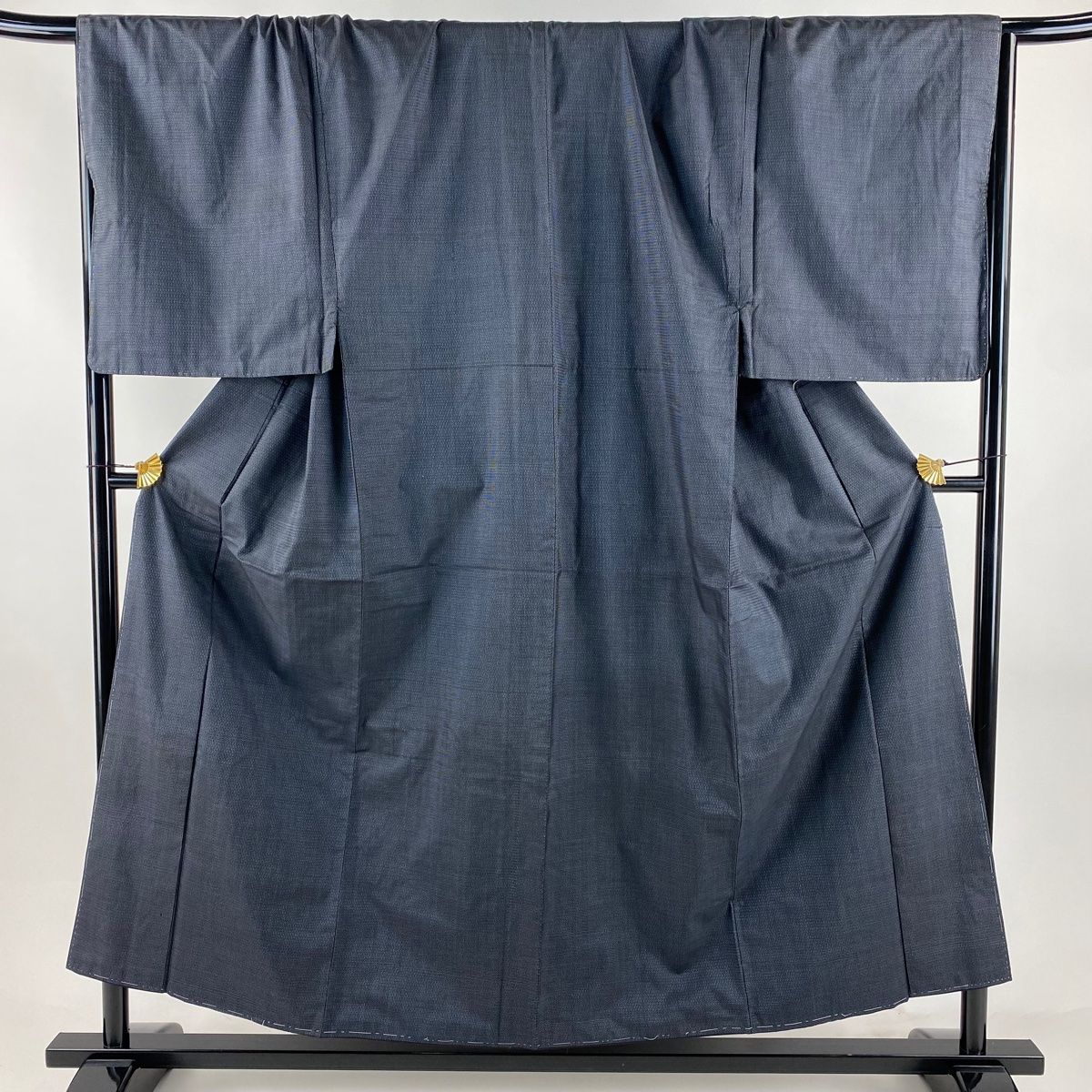 男着物 身丈153cm 裄丈70cm L 袷 紬 亀甲絣 濃紺 正絹 秀品