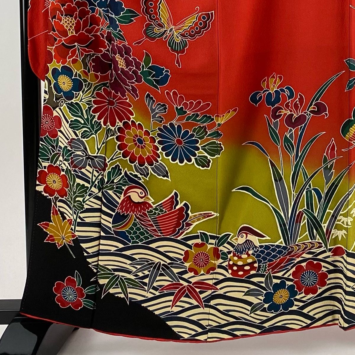 振袖 身丈160 cm 裄丈67 5 L 袷 鴛鴦 草花 染め分け ぼかし 赤 正絹 秀品