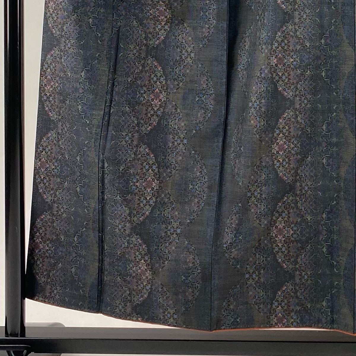 大島紬 身丈155.5 cm 裄丈62 S 袷 証紙 華文 幾何学模様 泥染 墨色 正絹