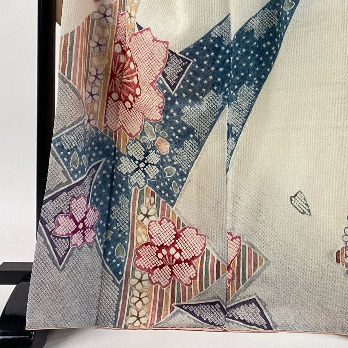 振袖 身丈168 cm 裄丈68 L 袷 桜 幾何学 絞り 金彩 クリーム 正絹