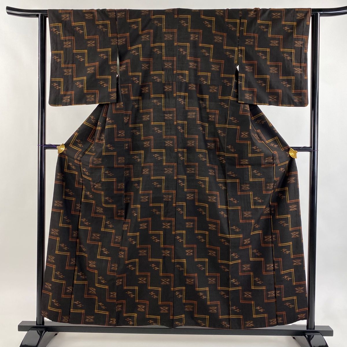 紬 身丈156.5 cm 裄丈62.5 S 袷 やまと つばめ 幾何学 焦茶色 正絹