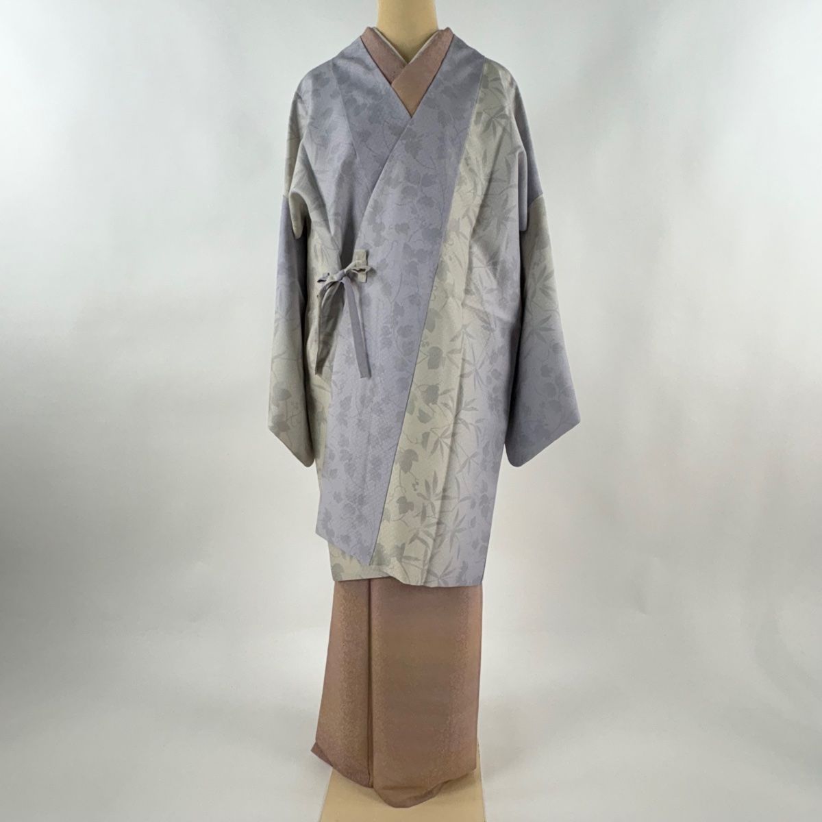 道中着 身丈100 cm 裄丈70 L 和装コート 葉と実 地紋 ぼかし 薄紫 正絹