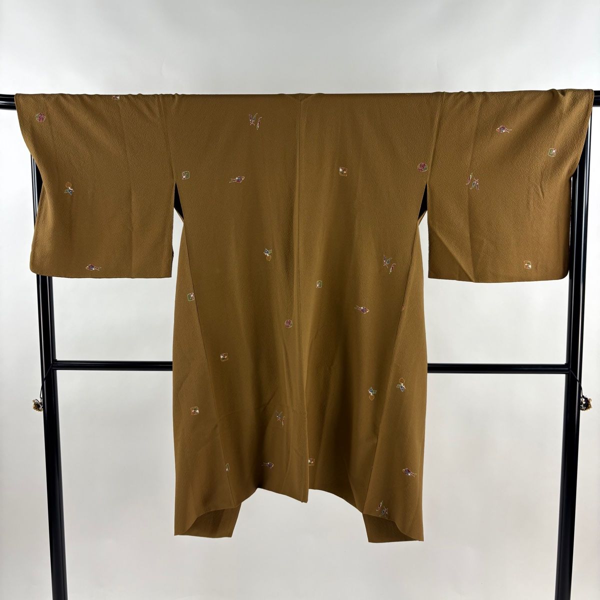 道中着 身丈104 cm 裄丈69 5 L 和装コート 着物衿 生り物 魚 縮緬 山吹茶色 正絹