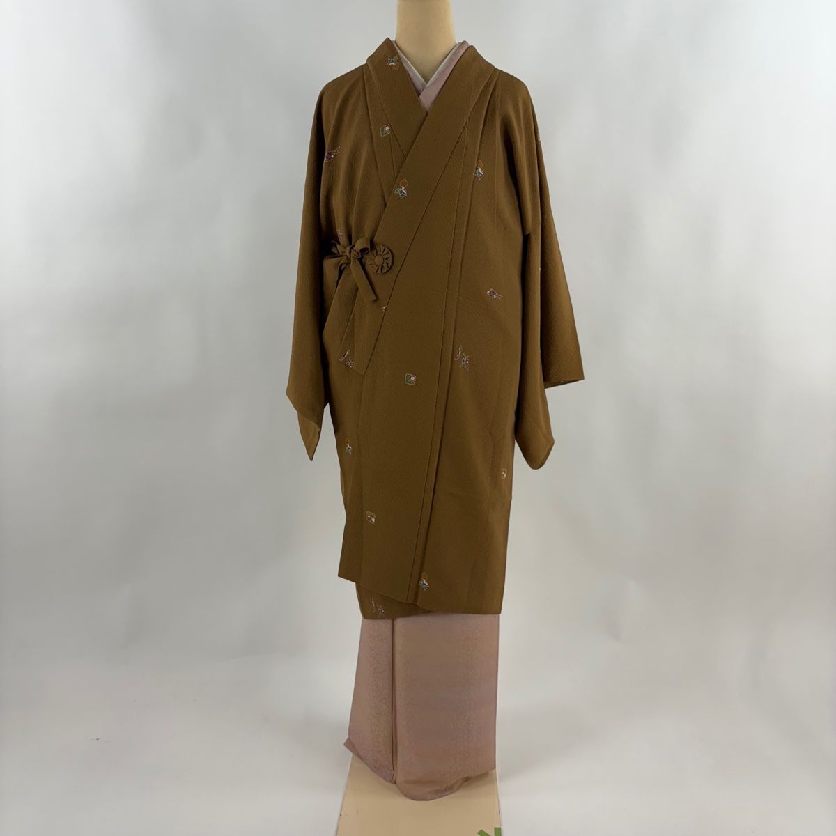 道中着 身丈104 cm 裄丈69 5 L 和装コート 着物衿 生り物 魚 縮緬 山吹茶色 正絹