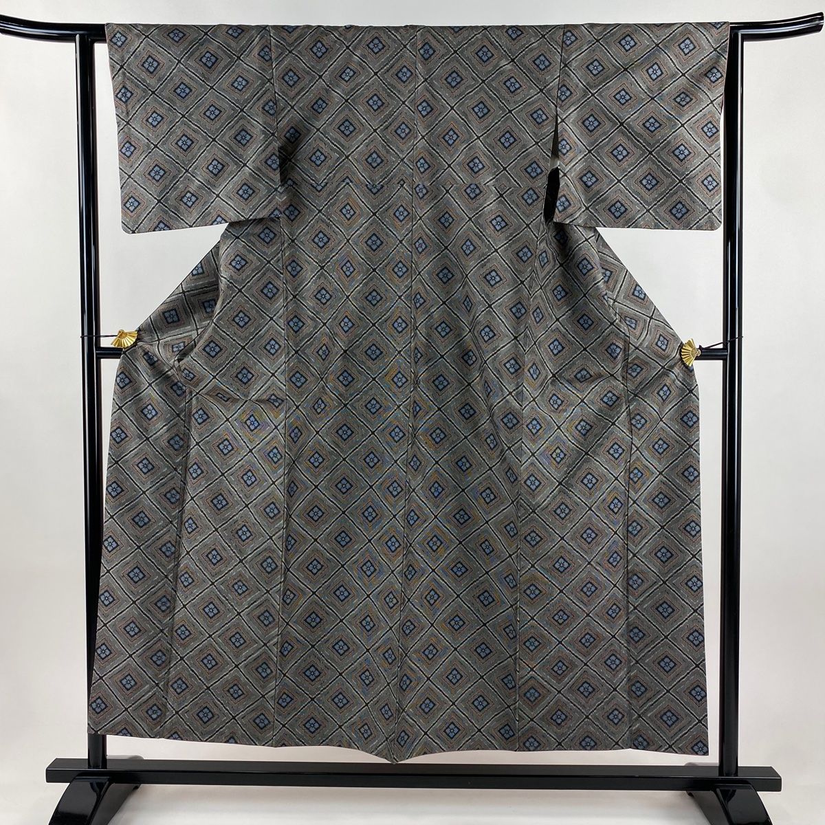 紬 身丈154.5 cm 裄丈62.5 S 袷 アンサンブル 花菱 斜め格子 灰色 正絹