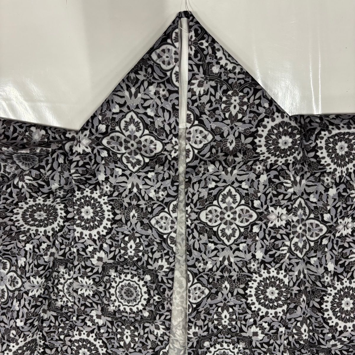  小紋 身丈162 5 cm 裄丈67 M 単衣 華文 草花 銀彩 黒 正絹 小紋 着物