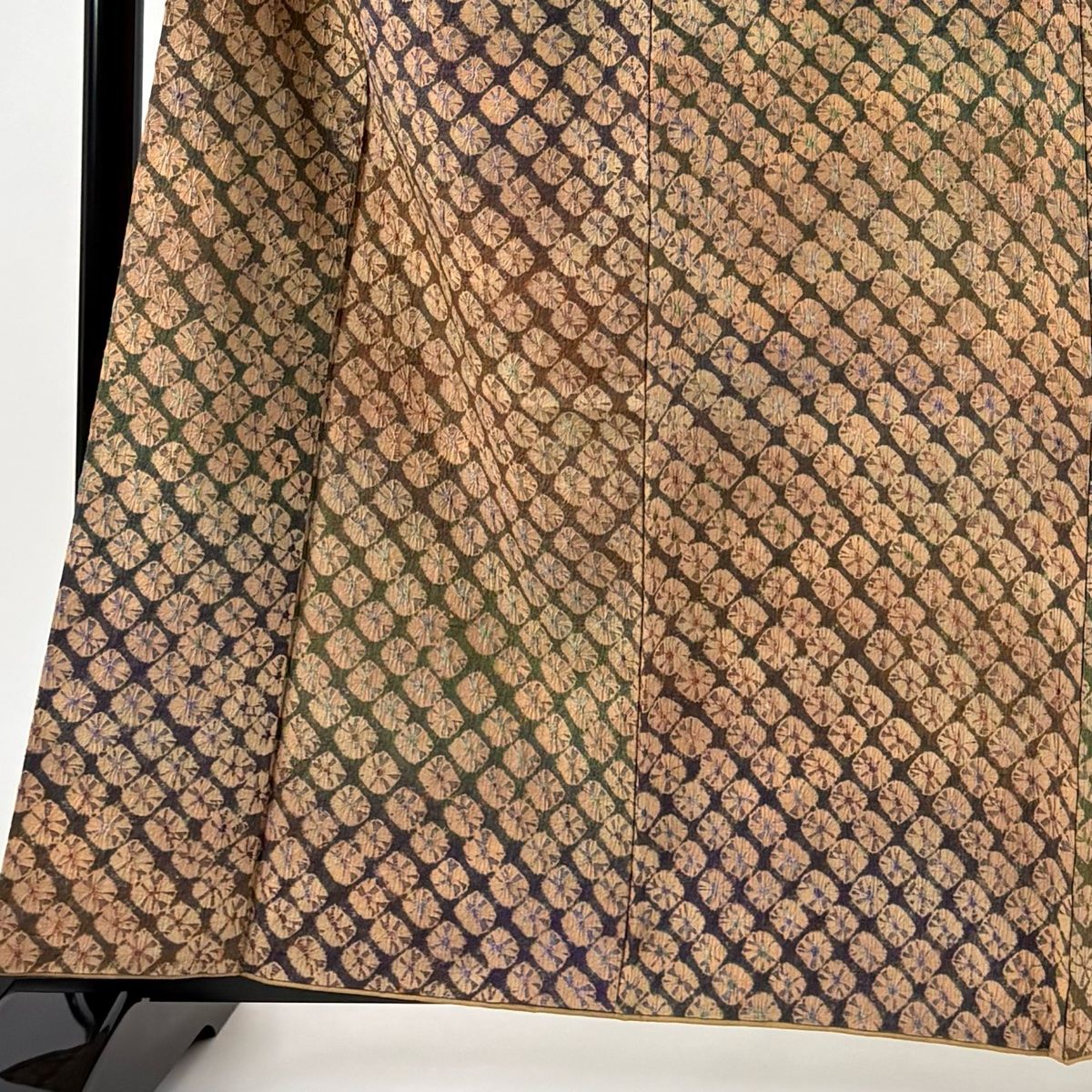 小紋 身丈161 cm 裄丈67 M 袷 紬地 幾何学模様 絞り 薄茶色 正絹