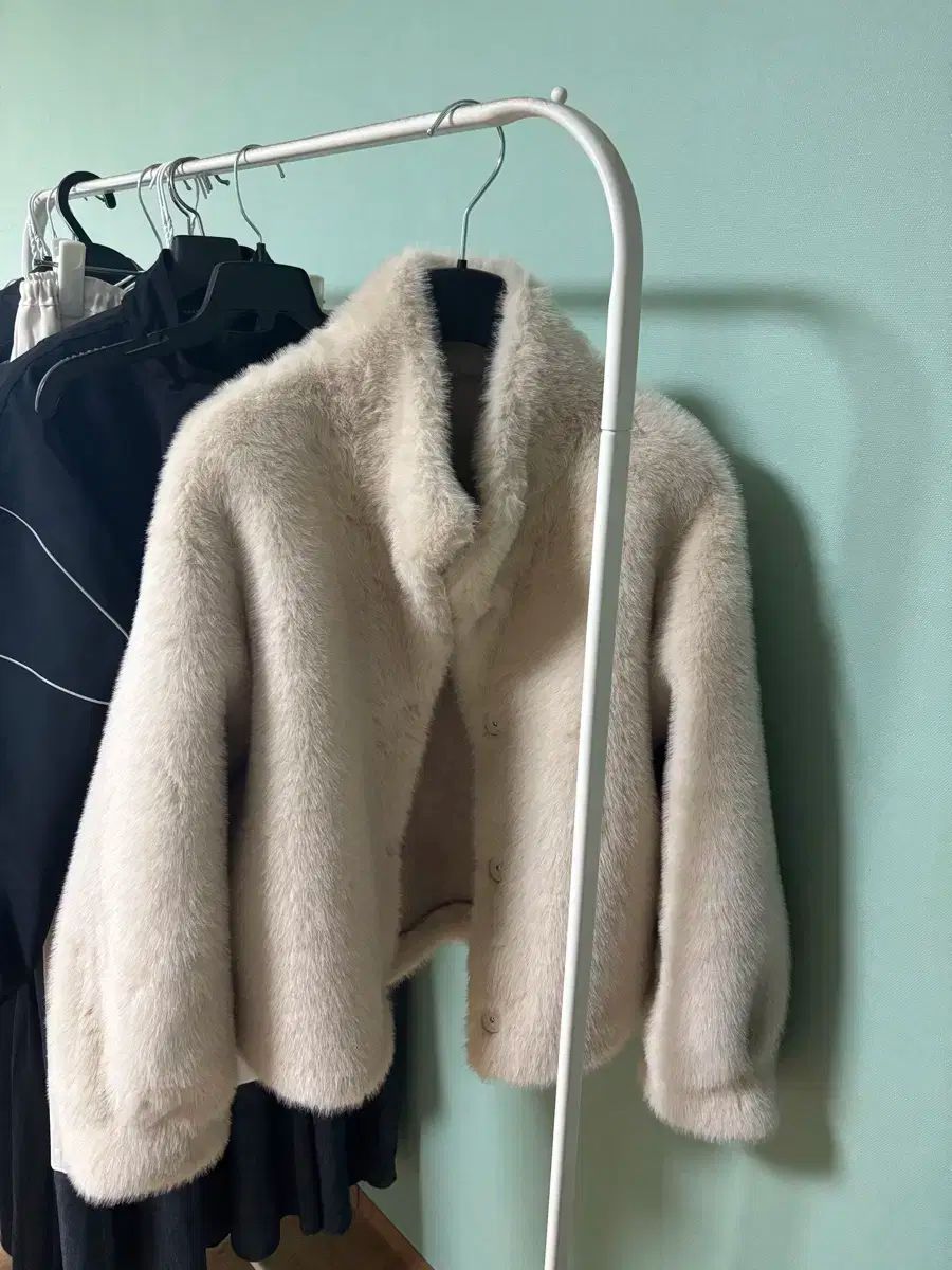택ㅇ オンアンドオン アイボリー ファー ジャケット ショート コート