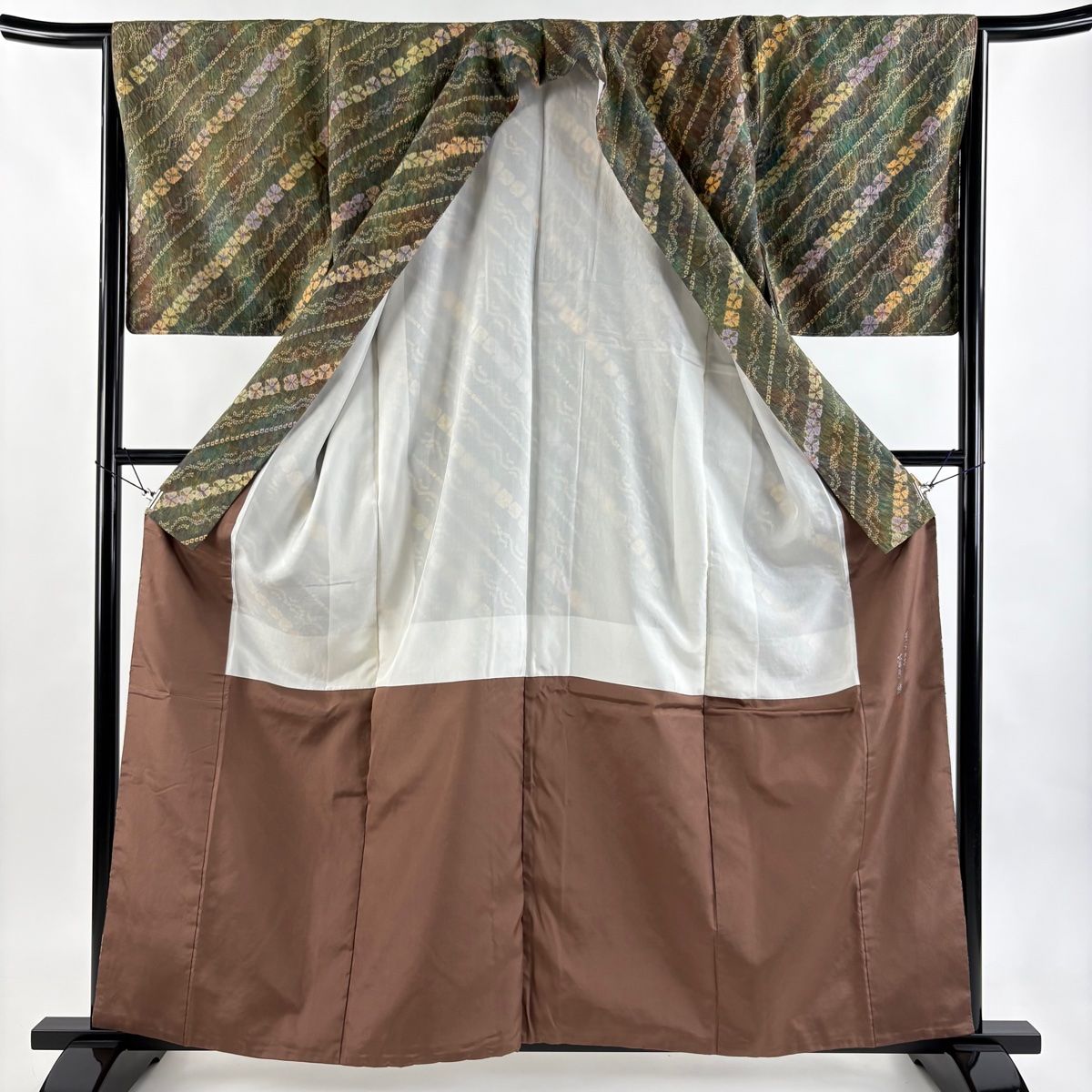  小紋 身丈159.5 cm 裄丈65 M 袷 菅原結 漢方染紬 やまと 落款 幾何学 斜縞 絞り 茶緑色 正絹 小紋 着物