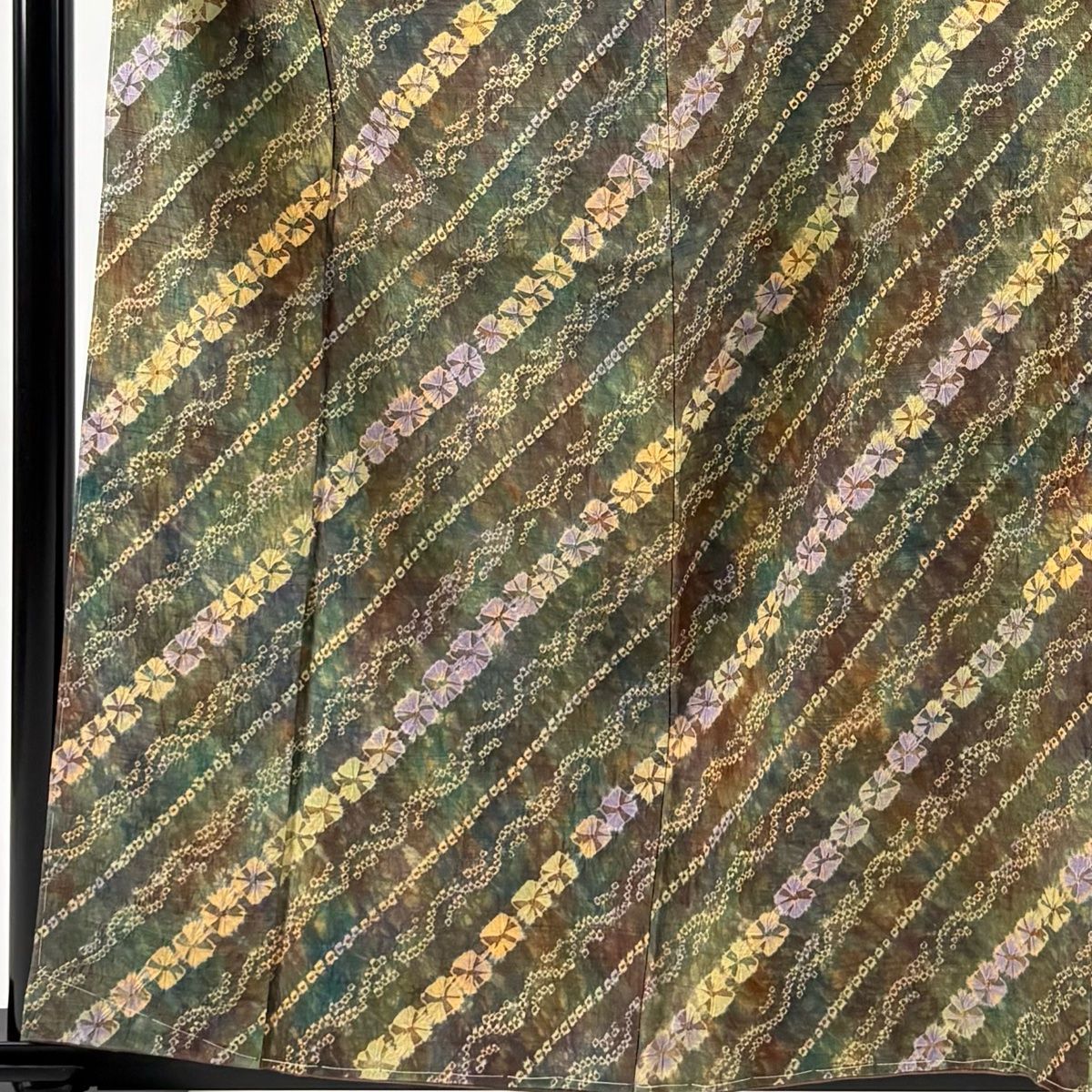 小紋 身丈159.5 cm 裄丈65 M 袷 菅原結 漢方染紬 やまと 落款 幾何学 斜縞 絞り 茶緑色 正絹