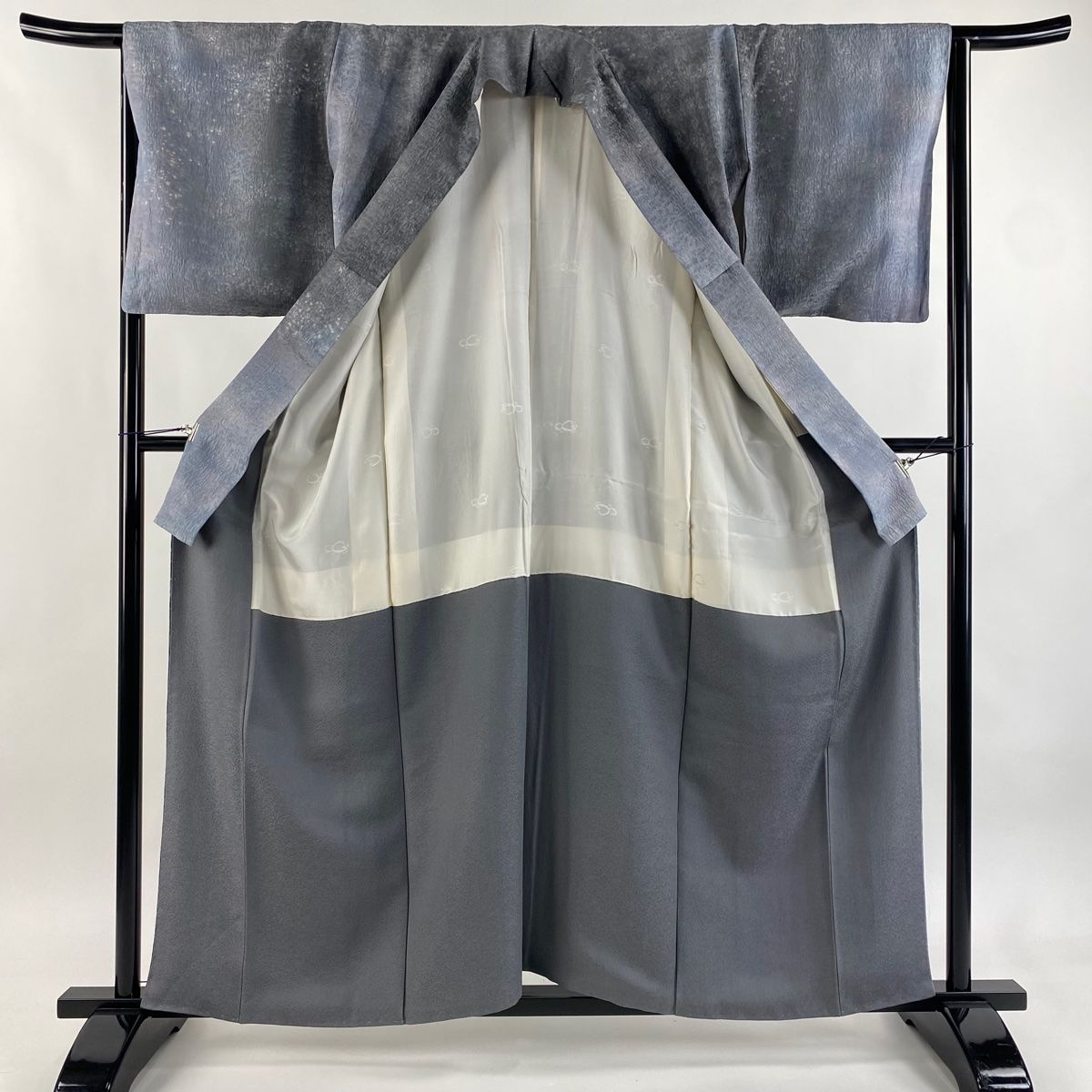  小紋 身丈159.5 cm 裄丈66 M 袷 吉乃一廉 落款 幾何学模様 銀通し ぼかし 灰色 正絹 小紋 着物