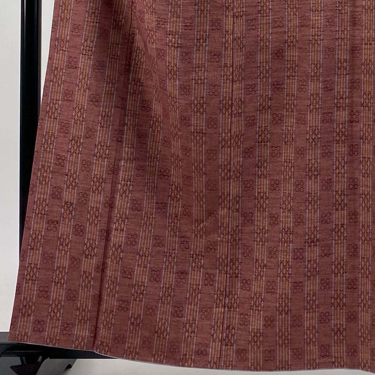 紬 身丈162.5 cm 裄丈65 M 袷 証紙 縞 幾何学 花織 小豆色 正絹