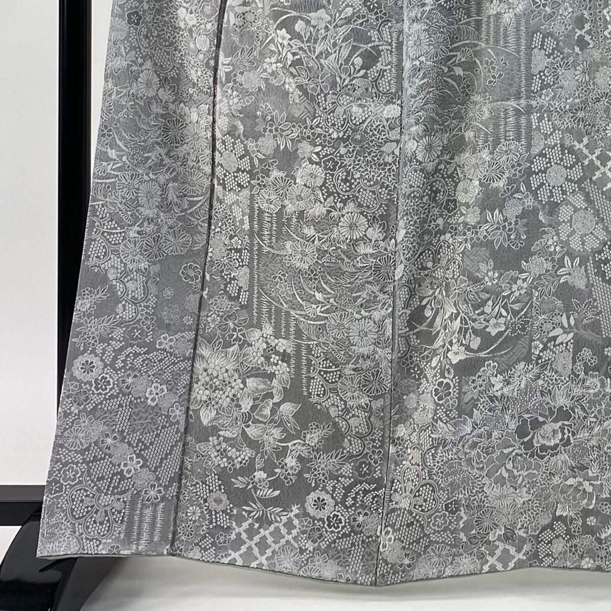 小紋 身丈164 cm 裄丈67.5 L 袷 紋意匠 草花 菊 灰色 正絹