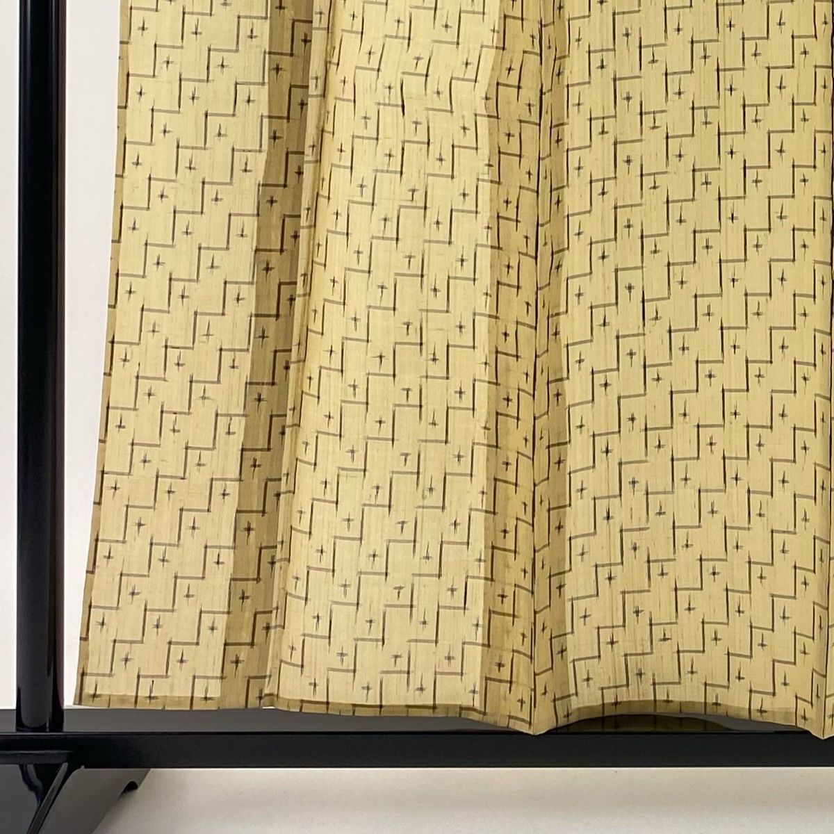 紬 身丈158 cm 裄丈62 S 薄物 絹芭蕉 証紙 十字絣 幾何学 ベージュ 正絹