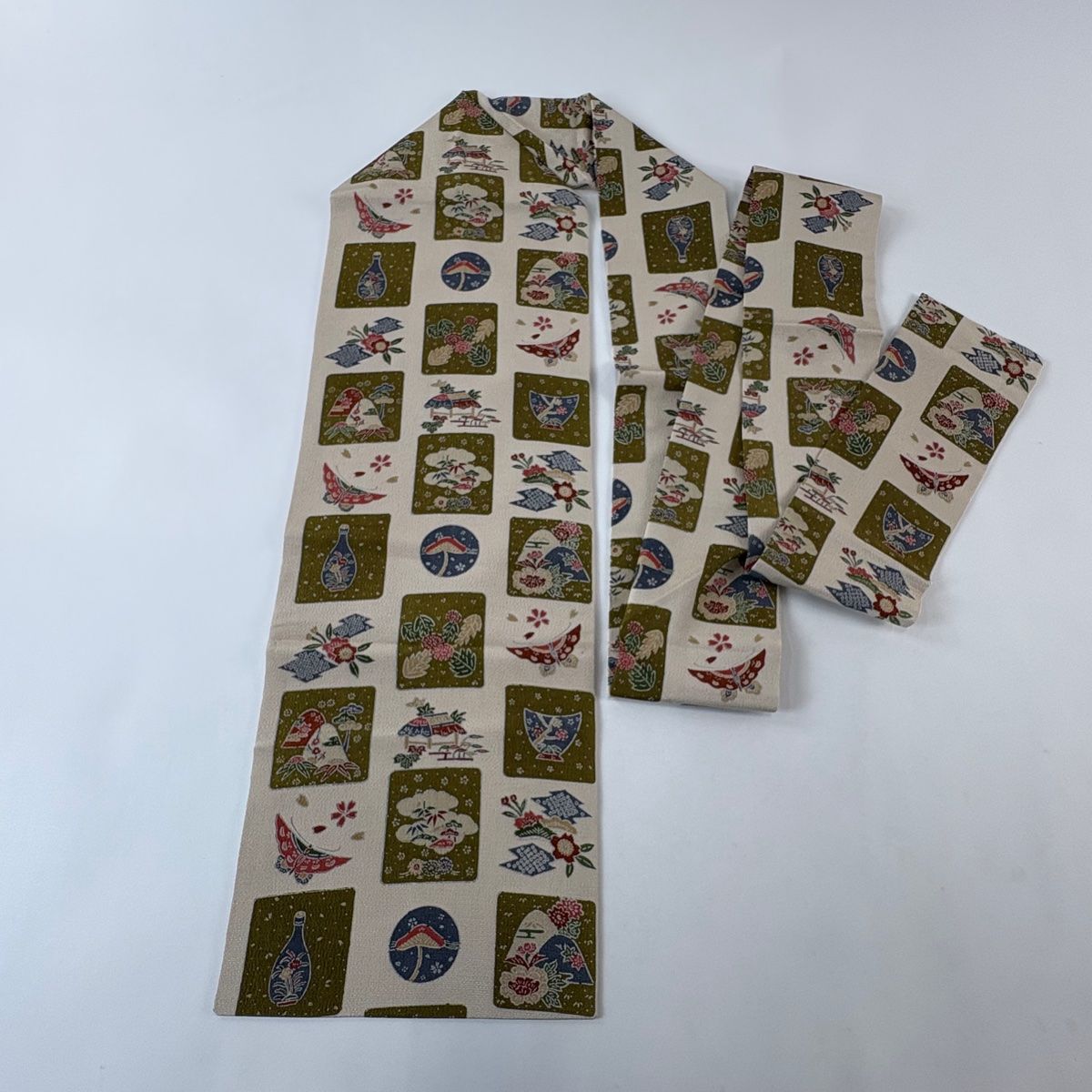  名古屋帯 秀品 草花 蝶 縮緬 薄茶色 正絹 名古屋帯 帯