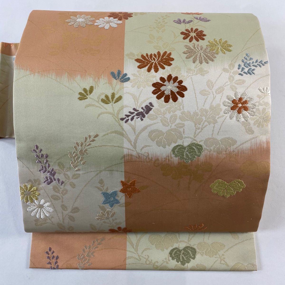 名古屋帯 秀品 草花 唐織 金糸 薄オレンジ 正絹