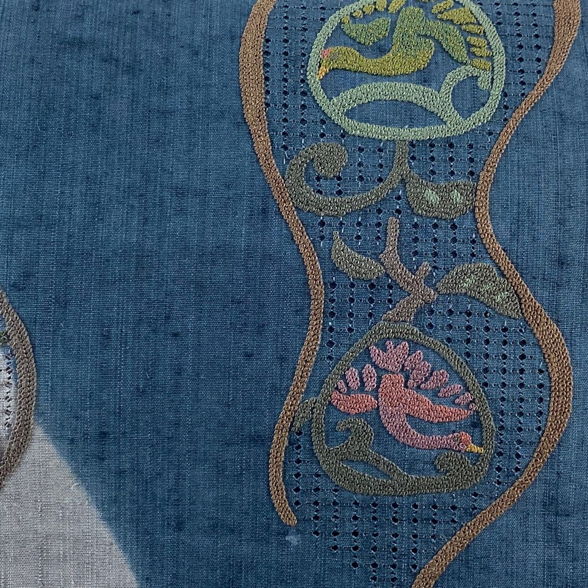 名古屋帯 秀品 紬地 草花 鳥 相良刺繍 藍色 正絹