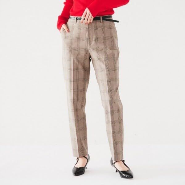 タックなしテーパードパンツ