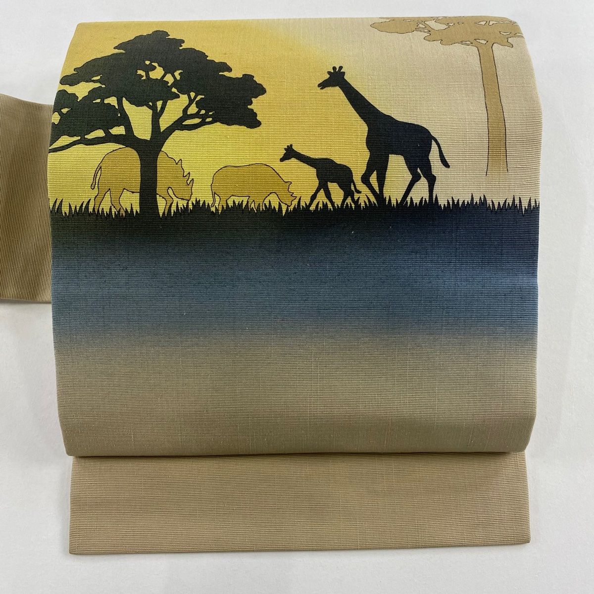 名古屋帯 紬地 動物 樹木 薄茶色 正絹