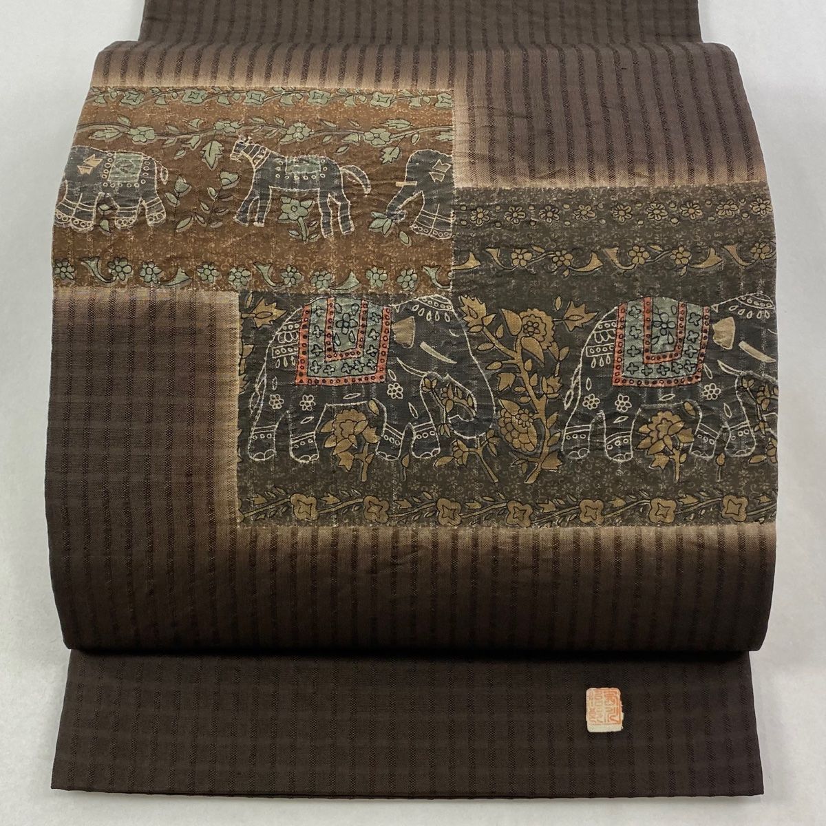 開き名古屋帯 落款 象 草花 絞り 焦茶色 正絹