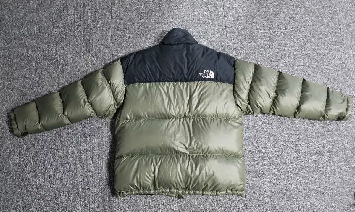 THE NORTH FACE ザノースフェイス ヌプシ Nuptse ヌプシ 700 カーキ