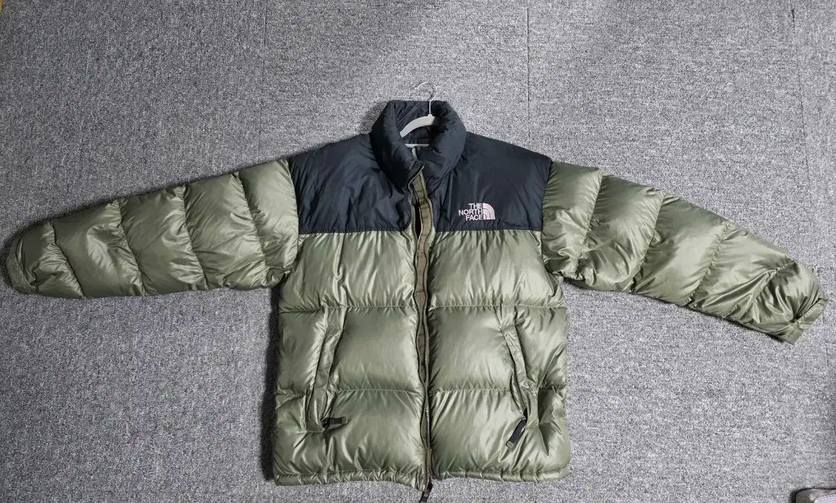 THE NORTH FACE ザノースフェイス ヌプシ Nuptse ヌプシ 700 カーキ