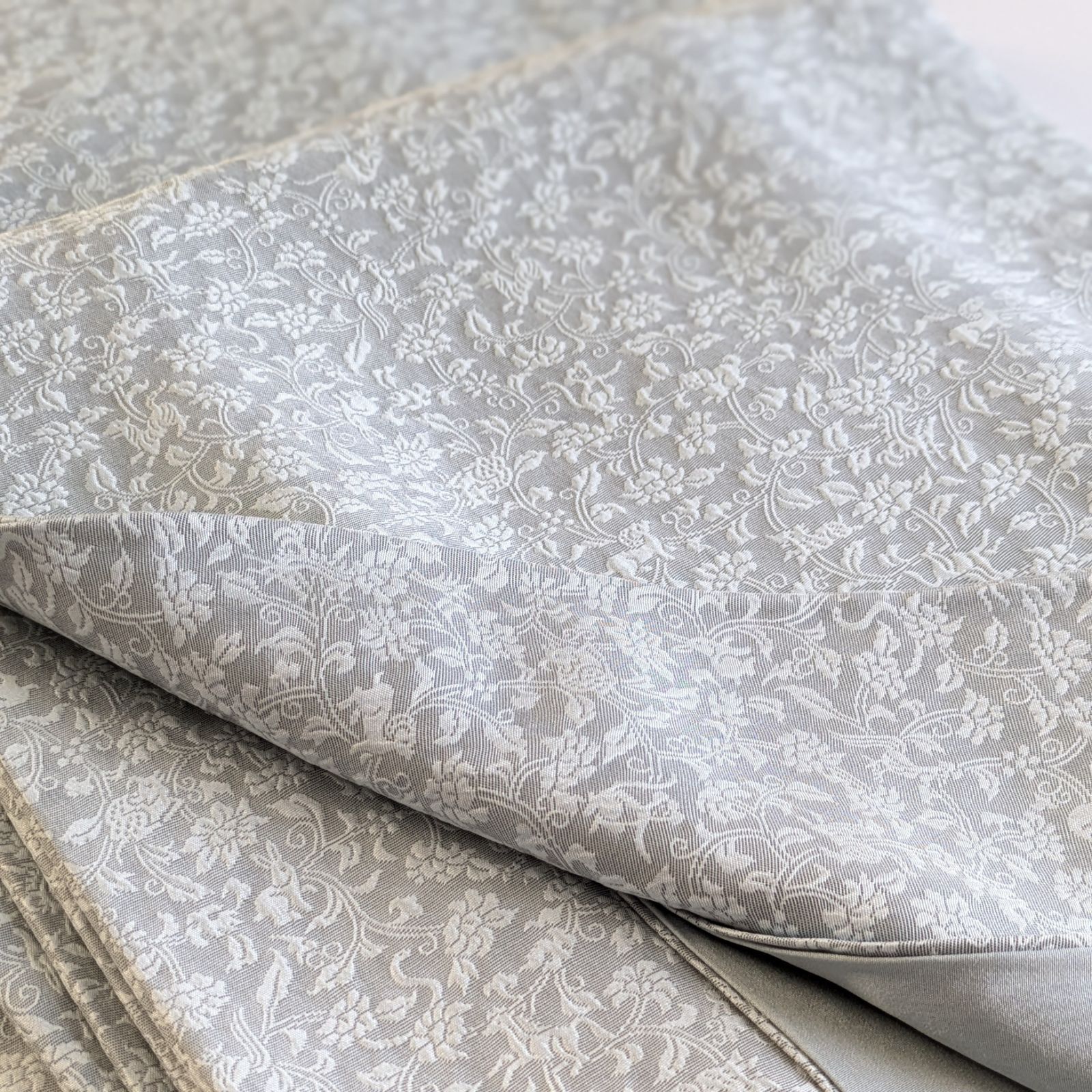 シュトラウス衣正絹御召小紋十二支更紗地紋