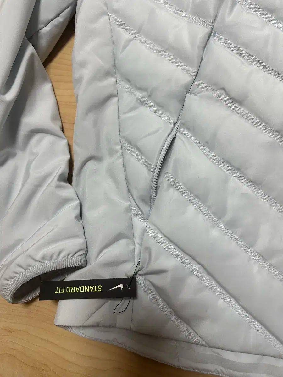 ナイキ エアロロフト ダウン ジャケット グレー